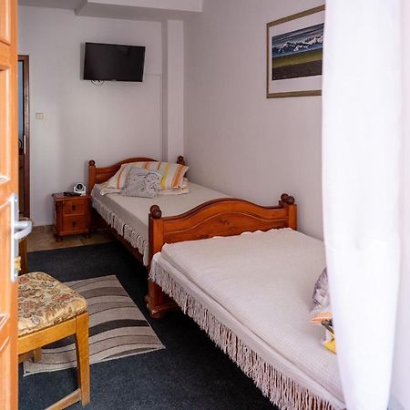 2- Postelova Izba S Kupelnou Emka V Penzion Trstená Extérieur photo