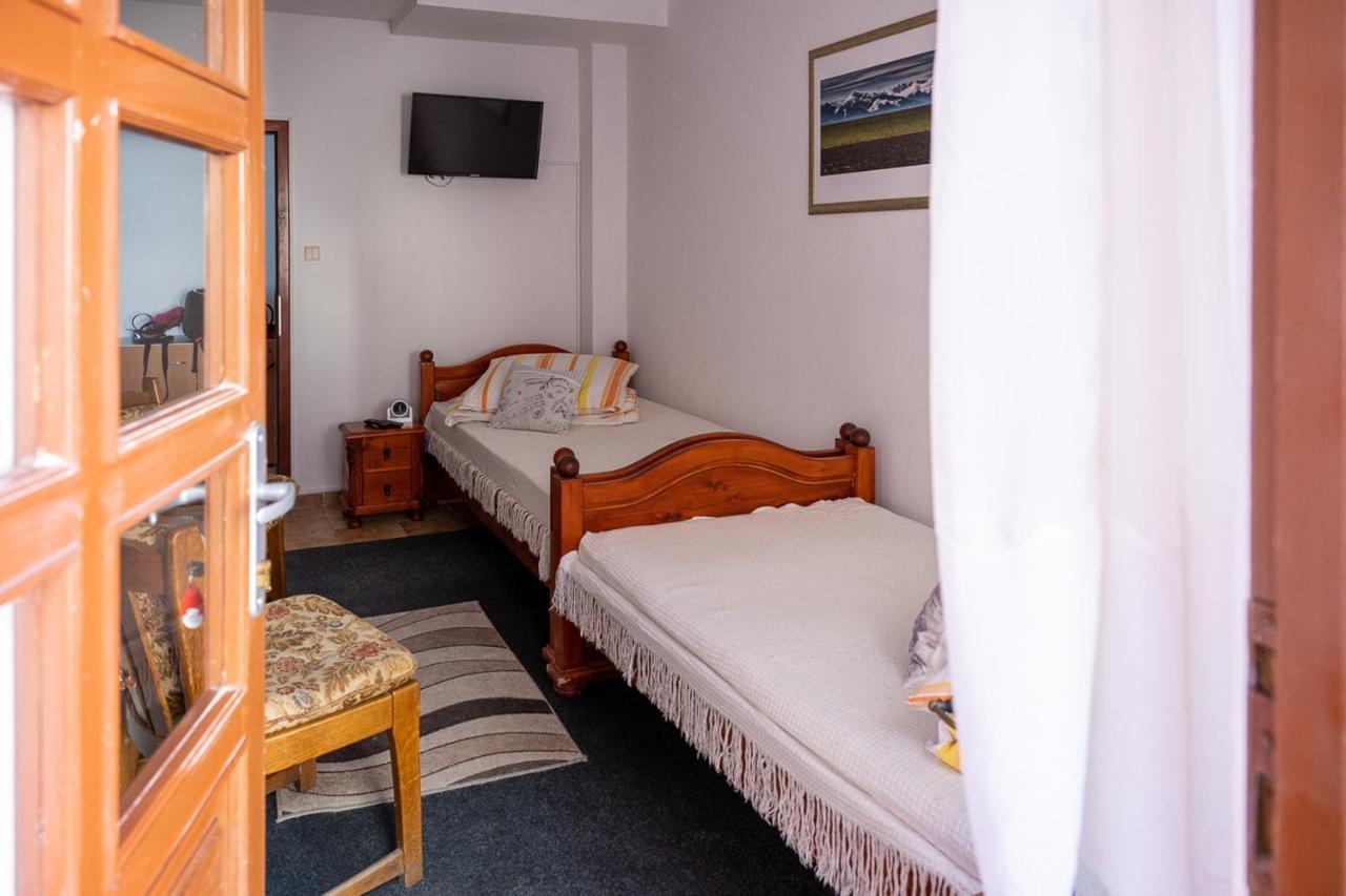 2- Postelova Izba S Kupelnou Emka V Penzion Trstená Extérieur photo